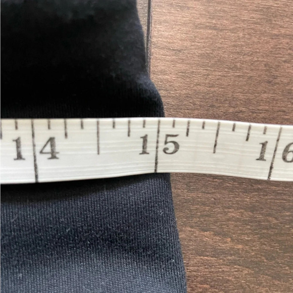 Women’s Black Under Armour Capri Legging - Women’s M Based on Size Chart - Picture 6 of 7